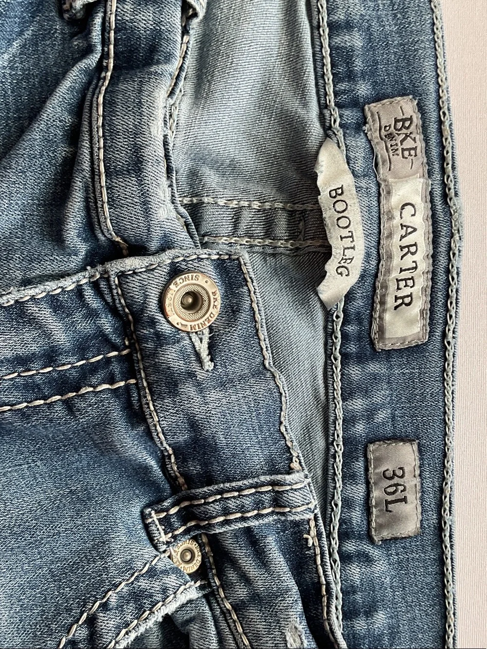 BKE Denim “Carter” Bootleg  36L Distressed Light Blue Men's Jeans embroidered